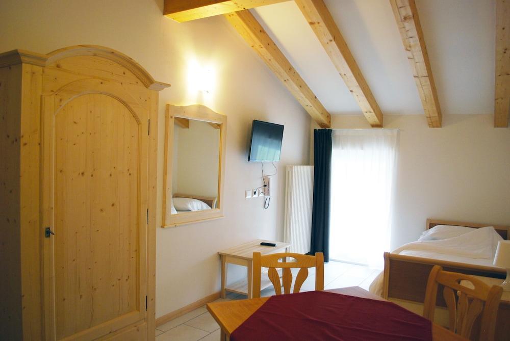 Hotel Elbele Garni Folgaria Ngoại thất bức ảnh